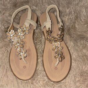 Elegant Floral Sandals - Cream